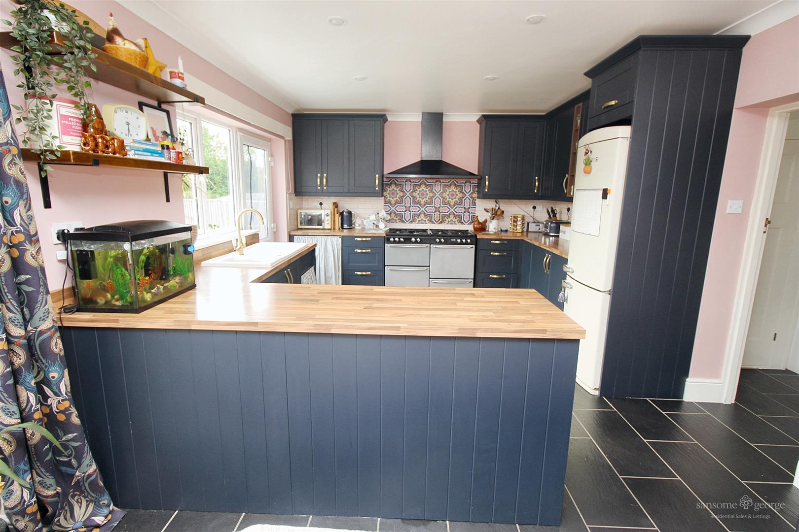 Glenwood Drive, Tilehurst, Reading